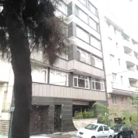 ۳۰۰ متر بنا/۳ طبقه/۷۰مترحیاط/سند تکبرگ