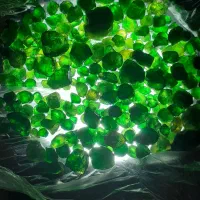 گارنت سبز کرمان|جواهرات|میبد, |دیوار