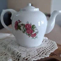 ظروف قدیمی و گلسرخی و آنتیک|کلکسیون اشیاء عتیقه|اهواز, بهارستان|دیوار