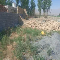 زمین باغی روبرو مهاجران
