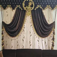 مبل طرح L و پرده سلطنتی کتیبه‌دار|مبلمان خانگی و میز عسلی|شیراز, کوشک میدان|دیوار