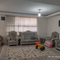 ۸۲ متری /مجتمع گل نرگس / با پارکینگ سندی /