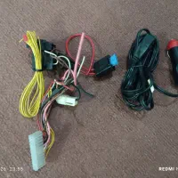شارژر و تعدادی جا فیوزی با فیوز وسیم