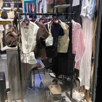 فروشنده خانم اشنا به اینستاگرام با حقوق بالا