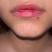 خدمات پیرسینگ و خال برداری