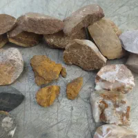 سنگ های طلا وقیمتی
