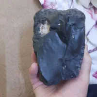 سنگ زیبای سیاه