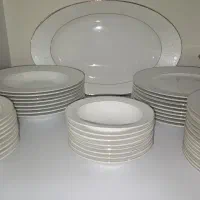 سرویس 18 نفره چینی زرین در حد نو