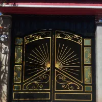 اجرای رنگ آمیزی ساختمانی و مصنوعات چوبی و فلزی