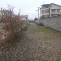 زمین کنار دریا