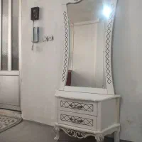 آیینه  و کنسول