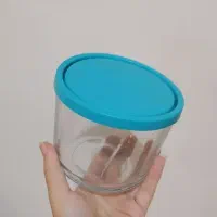 چند ظرف درب دار شیشه ای