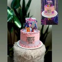 قبول انواع کیک تولد با مواد خوب و درجه یک