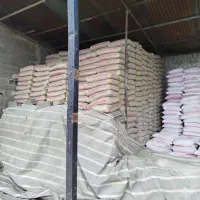 کود گاوی و خاک باغچه سرندی کود کیسه ای ، سیمان ،