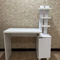 میز تحریر و‌ کامپیوتر