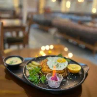 اشپز ایرانی پز وکارگر ساده هردو را نیاز مندیم