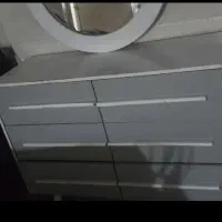 آینه و میز