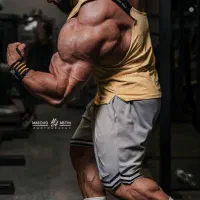 مربی باشگاه بدنسازی