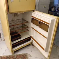یخچال قدیمی آمریکایی نیمه سالم