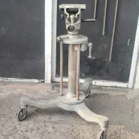 سه پایه فلزی چرخ دار و جک دار