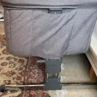 تخت کنار مادر