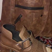 درحدنو   هردو باهم ۴۰۰ تومن  سایز کفش  ۳۹/۴۰ هست