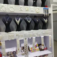ب یک فروشنده خانوم در پاساژ نیازمندم