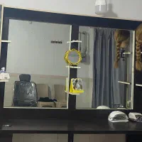 اینه و‌کمد ارایشگاه