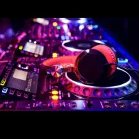 دی جی و نوری پردازی dj