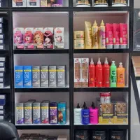 فروشنده آرایشی خانم(فقط ماهر)