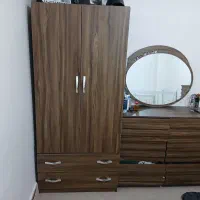 تخت و پاتختی  کمد و میز ارایش و اینه