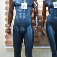 مانکن و ویترین پشت مانکن