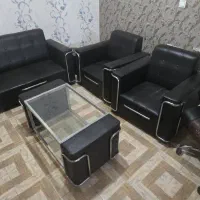 مبل ست ۴ نفره چرم اداری با میز وسط پذیرایی