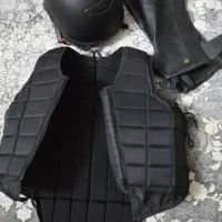 کلاه وگتر و جلیقه سوارکاری در حد نونو