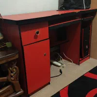 میز کامپیوتر محکم و تمیز