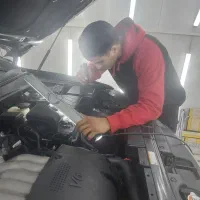 کارشناسی رنگ و بدنه خودرو در مرکز