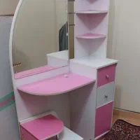 فروش دو عدد میز آرایش به همراه پاتختی
