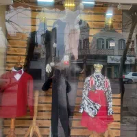 فروش ویترین و میز و صندلی و مانکن فروشگاه لباس