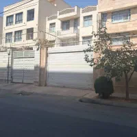 مستغلات۳طبقه ۵واحدی/زمین۳۰۰متری/اسانسور/سروستان