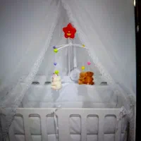 تخت کودک کنار مادر