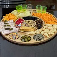 سینی مزه ،سینی پذیرایی چوبی یلدا|ظروف سرو و پذیرایی|شیراز, قلعه نو|دیوار