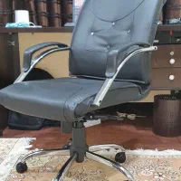 صندلی چرخدار چرمی