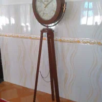 ساعت چوبی سه پایه