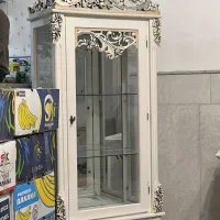 ویترین سفید صدفی سالم و تمیز