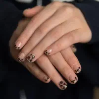 کاشت ناخن با ژل