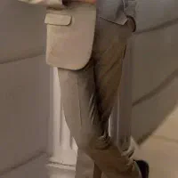 یک کت شلوار همراه با پیراهن