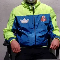 سویشرت در حد نو چند باری کلا پوشیده شده...