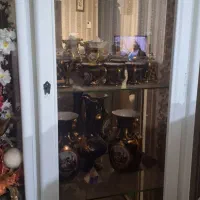 یک عدد میز تلویزن کرم رنگ بابوفه سفید