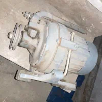 تعدادی لوازم قدیمی کفکش سنگ رومیزی و دینام چرخ