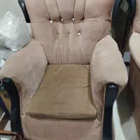 مبل تک نفره ، دو تا صحیح و سالم و مرتب